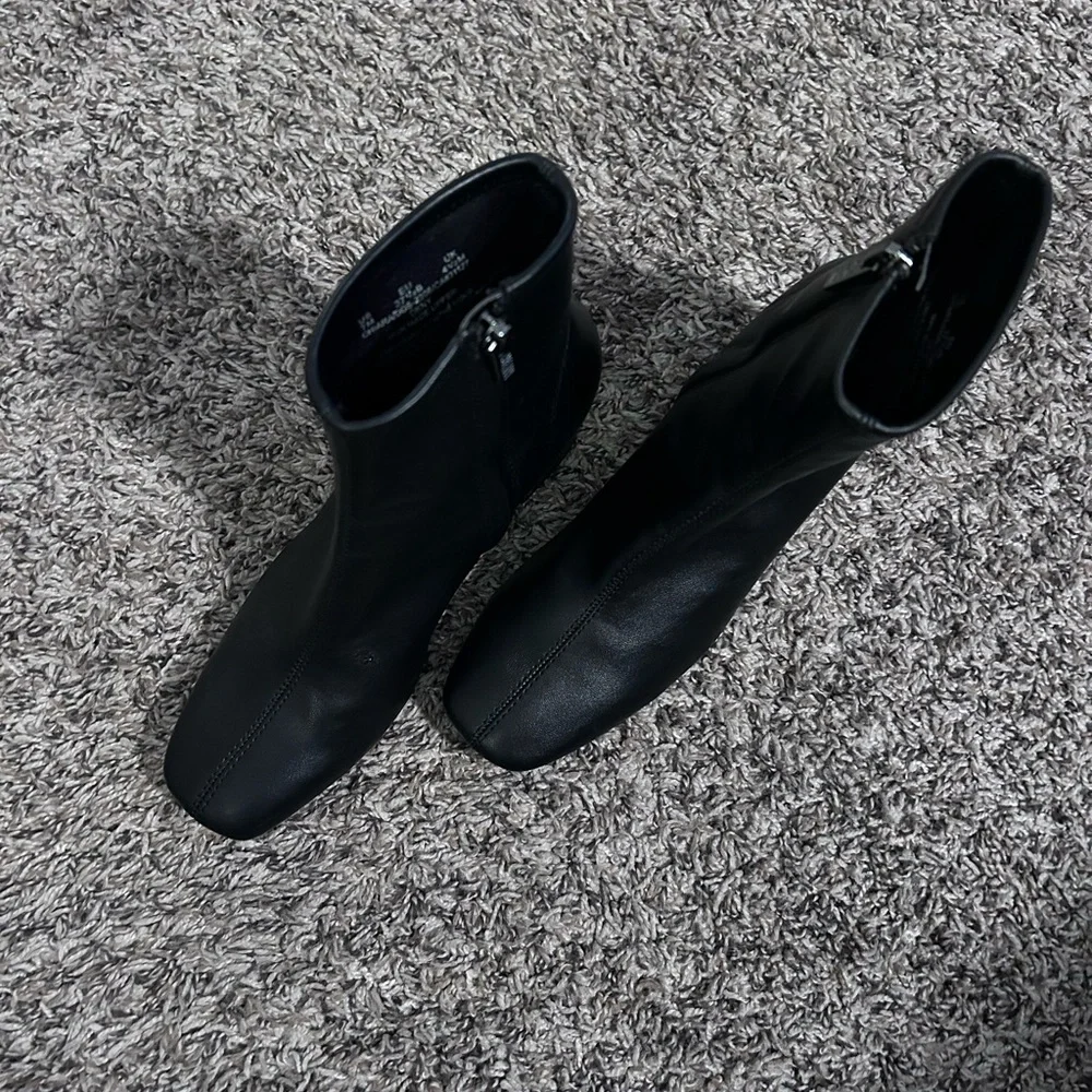 ⚡️DKNY • Black Block Heel Bootie • sz 7M - Picture 4 of 10